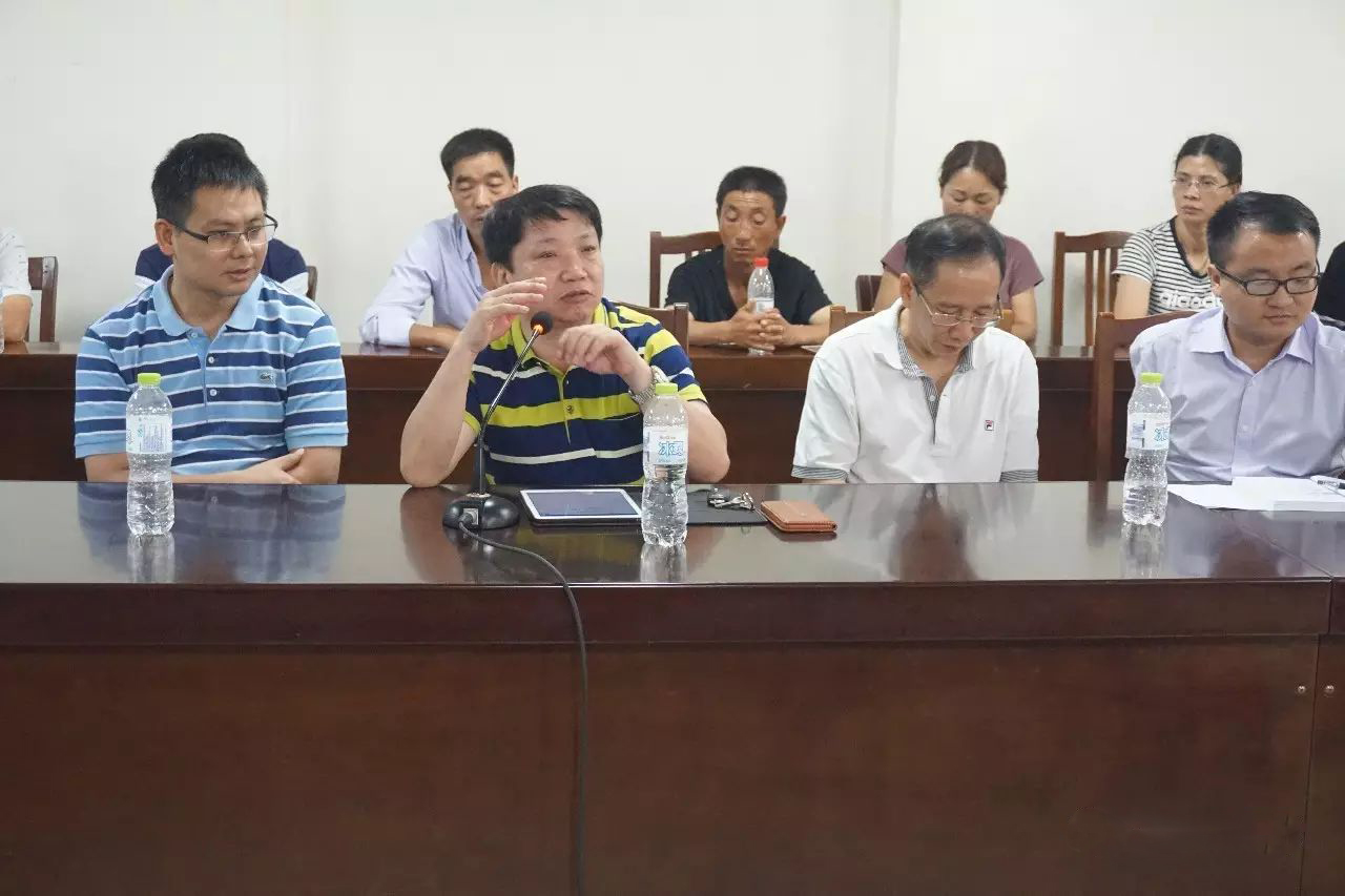 (党委副书记潘正荣发言)